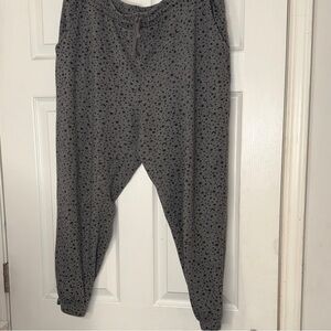 Secret Treasures Gray Star Print Joggers